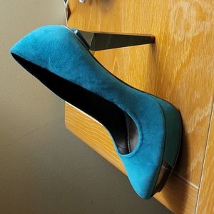 Rachel Roy teal suede platform heel